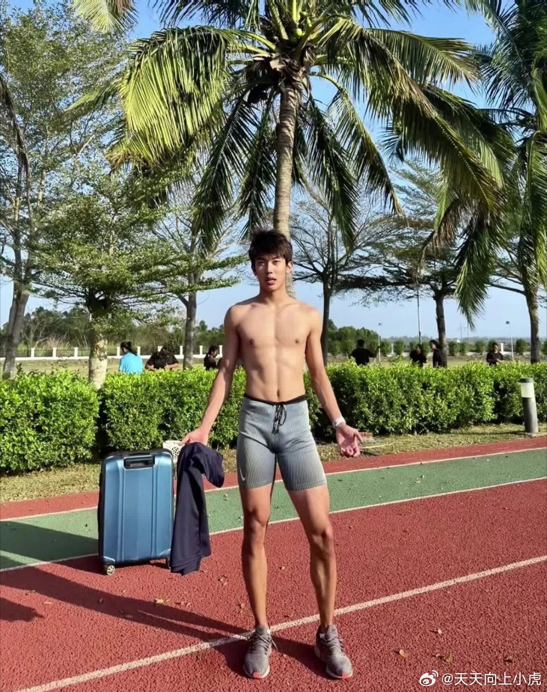 睡不好是身体在给你发信号现在能吃能睡，大便通畅，这已经是人生的幸福生活了。 