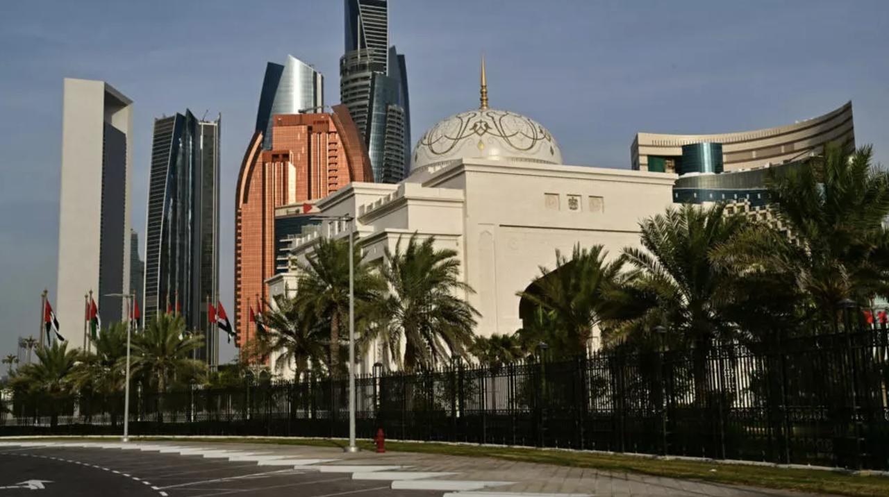 俄乌美第二轮会谈
乌克兰俄罗斯和美国在阿布扎比重启会谈 特朗普要求普京“结束”战