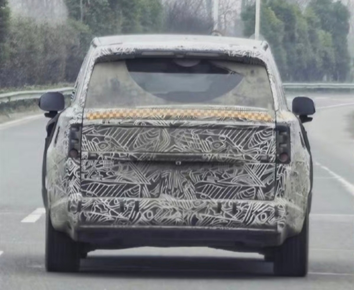 小米YU9等一下，这个车尾造型不就是…… 