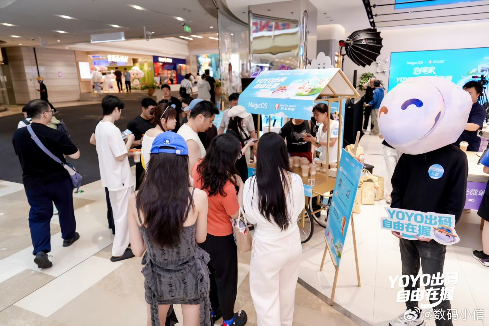YOYO出码一个顶俩 上海线下一日店长活动来袭，荣耀YOYO贴心安排奶茶福利！网