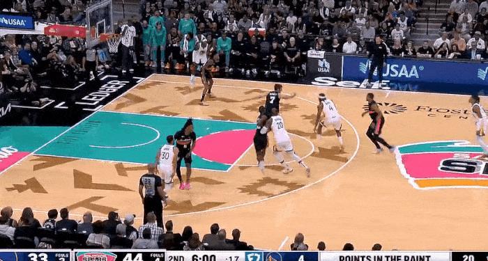 单臂飞扣！穆迪上首发就是不一样！
在今天NBA常规赛勇士对阵马刺的第二节比赛中，