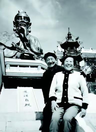 1971年冬天，陕西扶风县一个叫魏振德的农民，坐在炕头听媒人说话。媒人说绛帐镇有