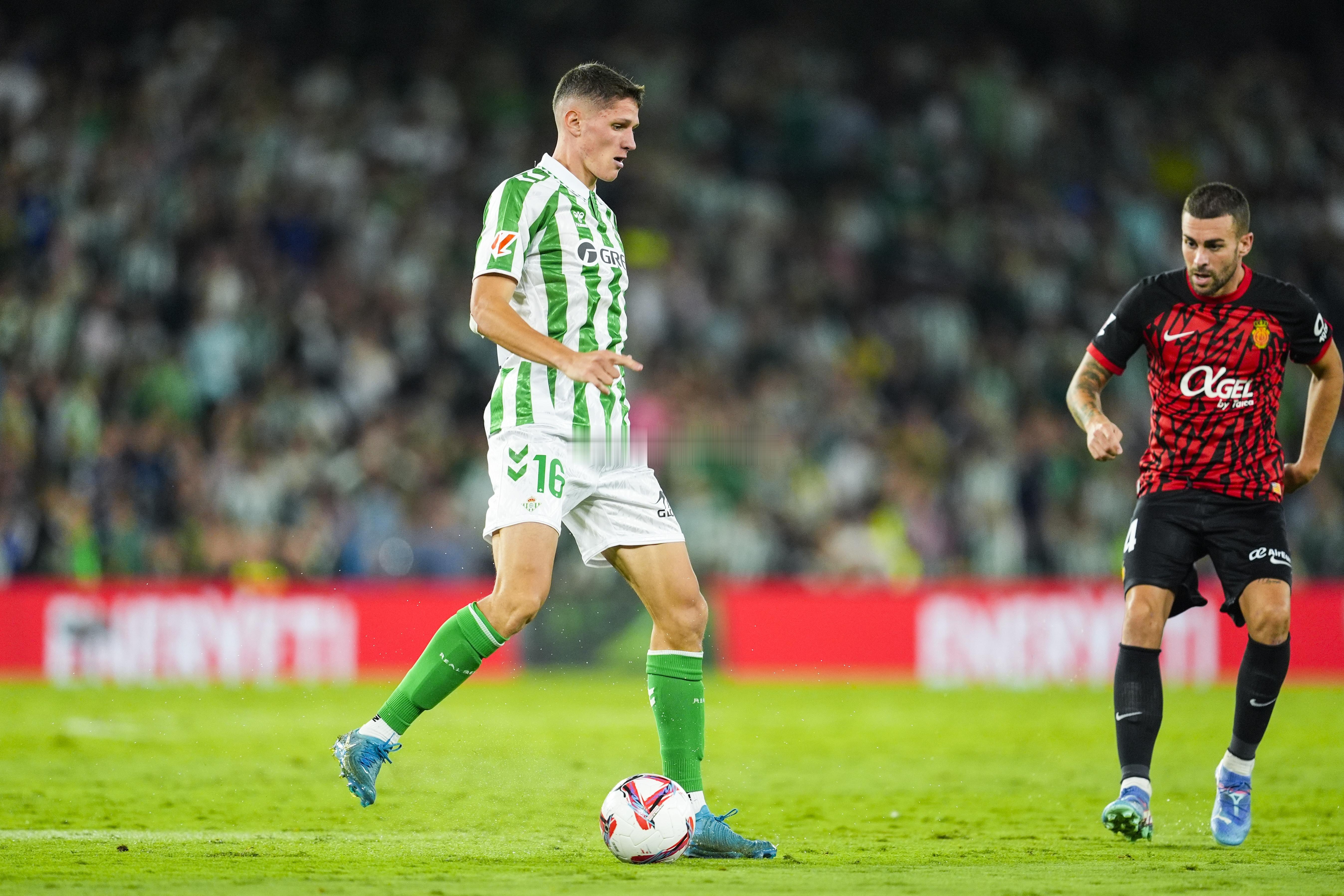 罗马诺：加拉塔萨雷商谈引进阿尔蒂米拉，贝蒂斯冬窗拒绝三份报价足球 2月4日讯 据