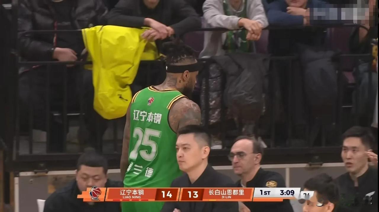 辽宁本钢外援莫兰德终于发力了！在今天辽宁本钢主场迎战吉林长白山恩都里的比赛中，目