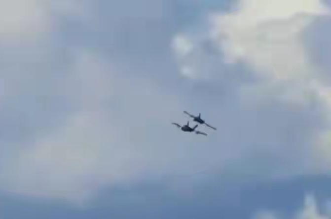 又出事了！美2架战机飞行表演时相撞坠毁，EA-18G中看不中用

北京时间5月1