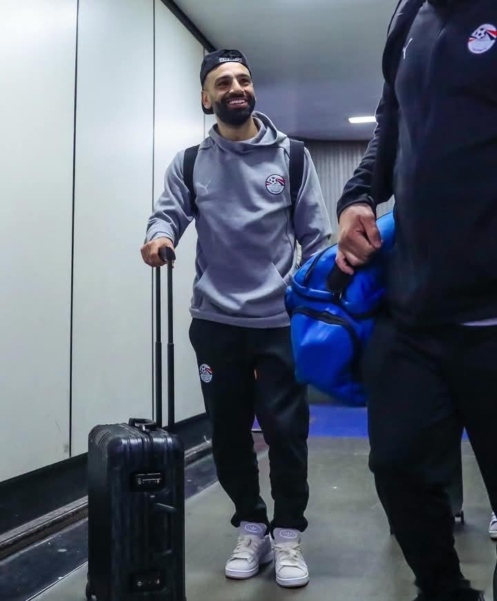 埃及媒体透露萨拉赫昨天乘坐利物浦提供的私人飞机抵达迪拜，并于今天（周二）下午加入