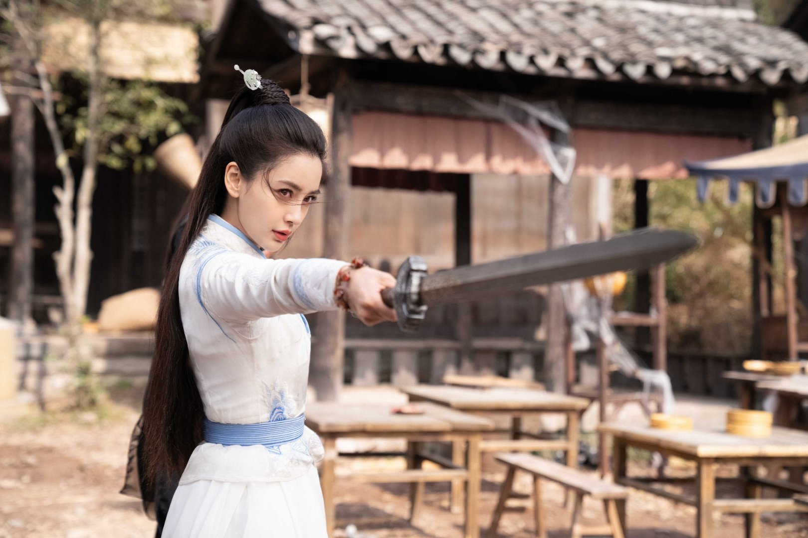 angelababy angelababy “我沿着星河捡着你遗落在月亮旁的浪漫