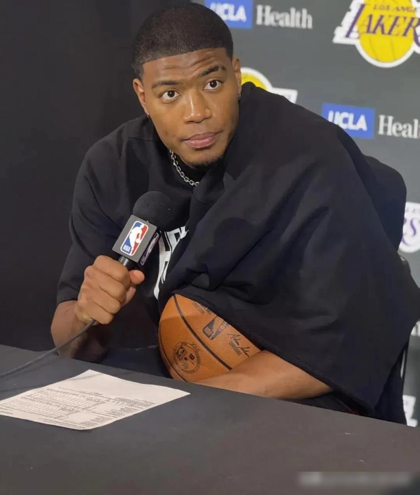 八村塁说，詹姆斯是历史最佳。

没毛病。
一个日本球员，在NBA，在湖人队。
他