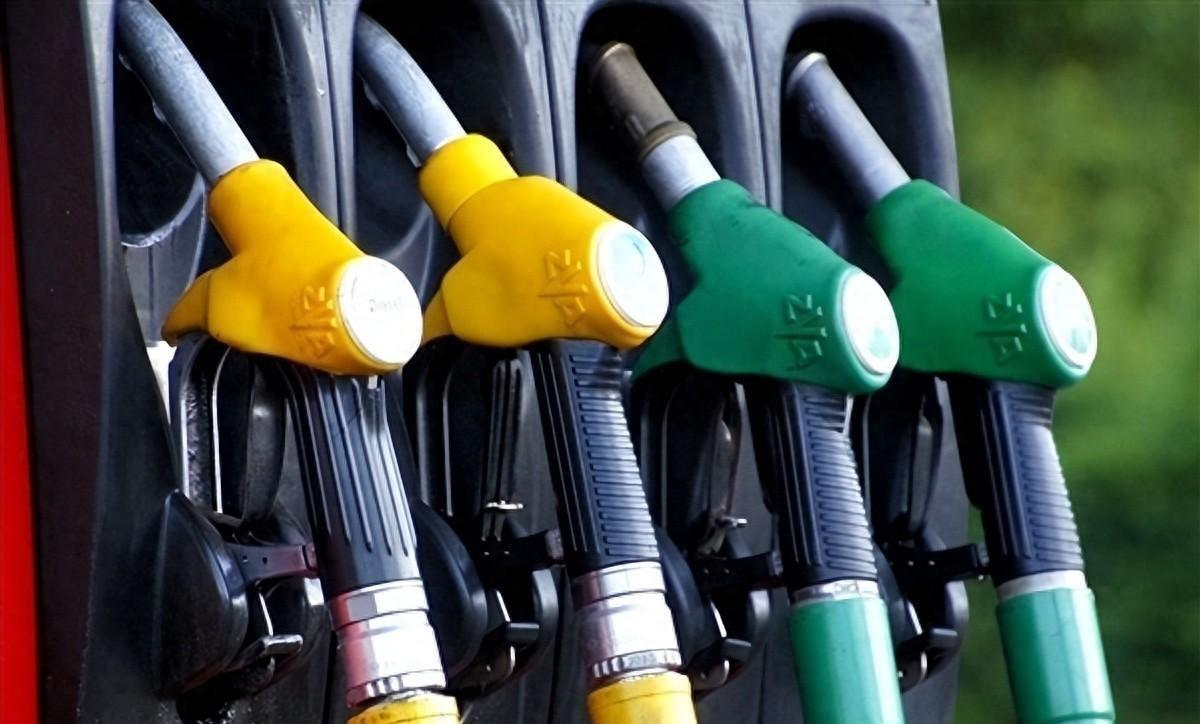 原油狂飙！明晚国内油价将迎年内第八涨：92号汽油加满多花4.5元
国家发改委近日