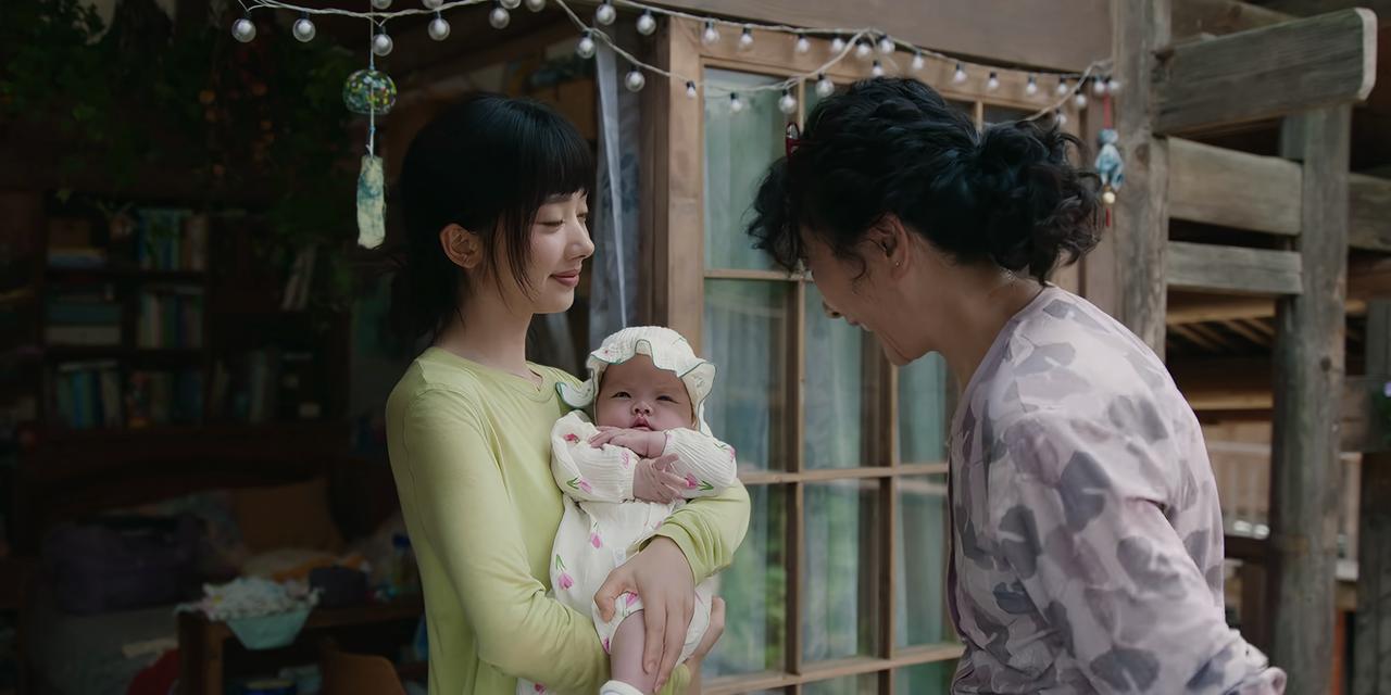 有一种爱真叫隔代亲！

电视剧《小芳》里面，小芳没有和小伟结婚，小芳就生下了孩子