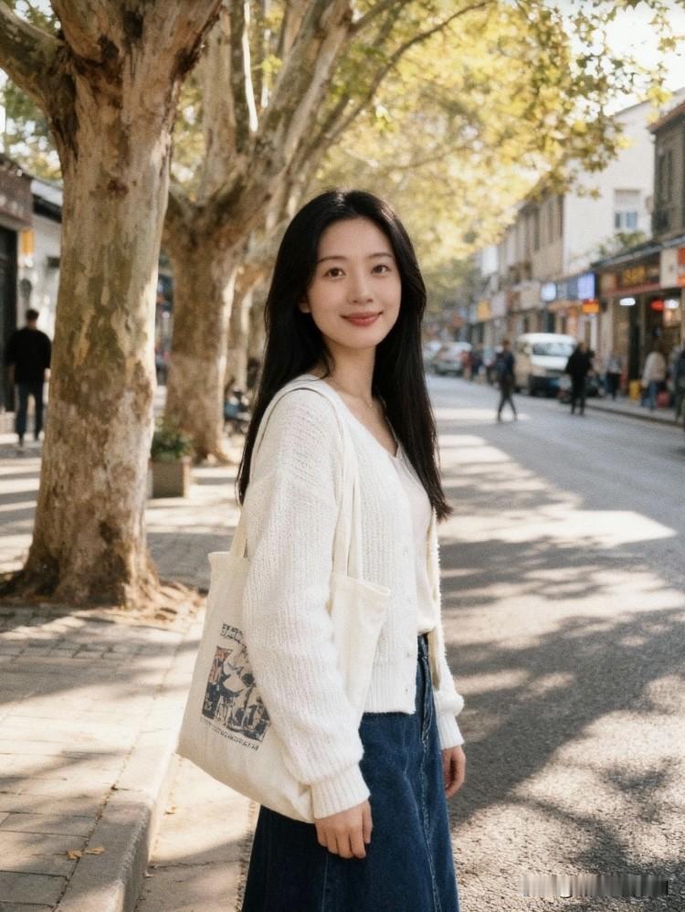 公司前台小陈的男朋友是深圳在编老师，我们都觉得她一个大专学历、月薪5000块的女