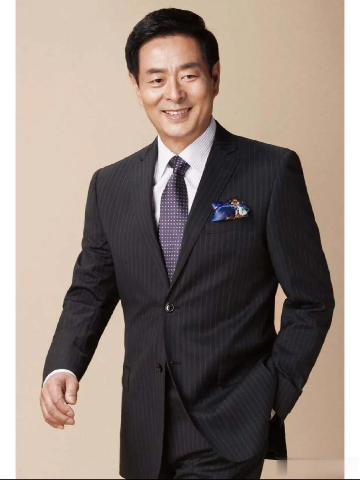 濮存昕：走红后突然息影27年真相让人泪目！
濮存昕有着一长串闪亮头街：国家yi级