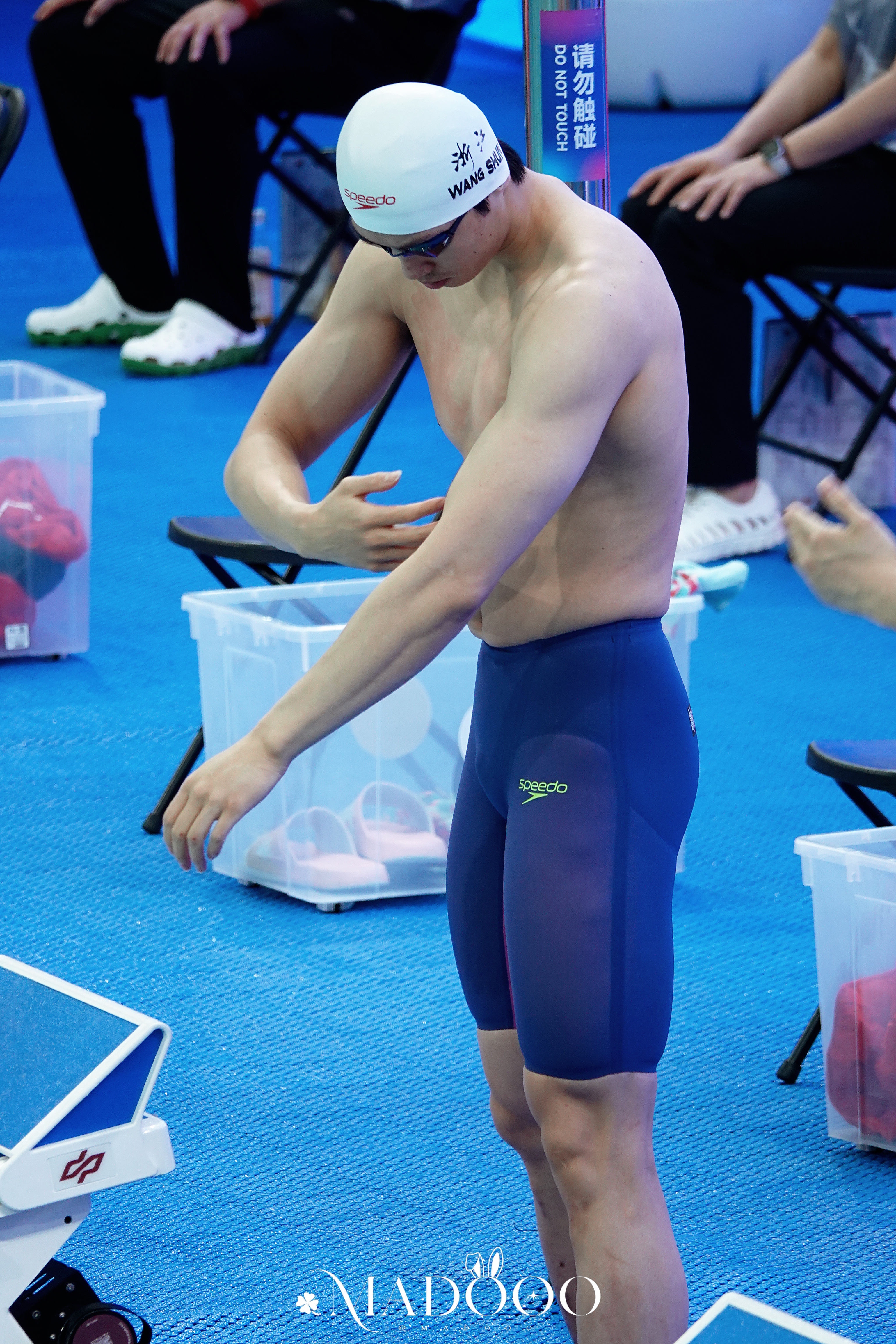 那么纤细的手指怎么能拍得那么红