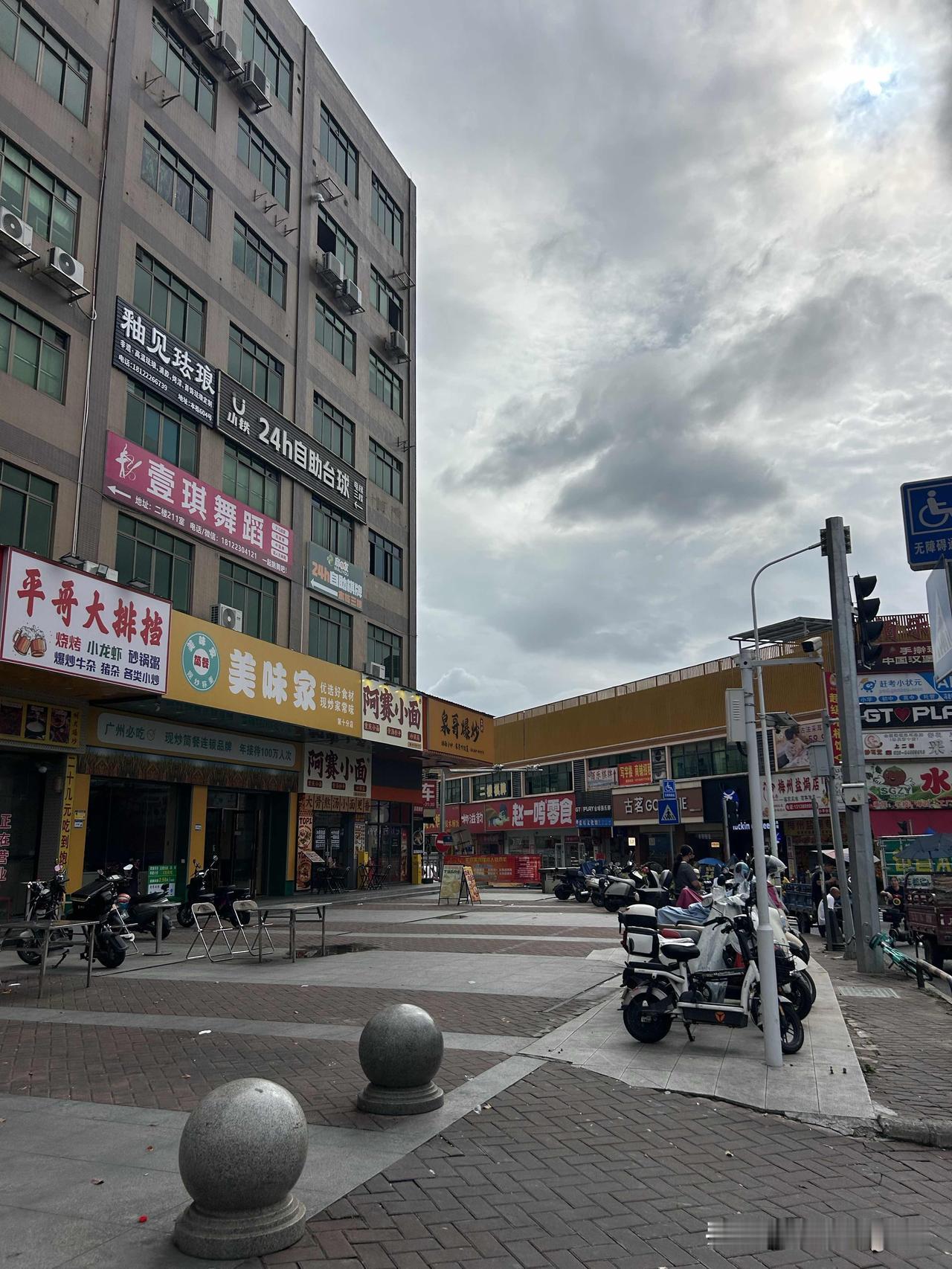 天之道，损有余以补不足，人之道，损不足，以奉有余。

这个规律和西方老外讲的那一