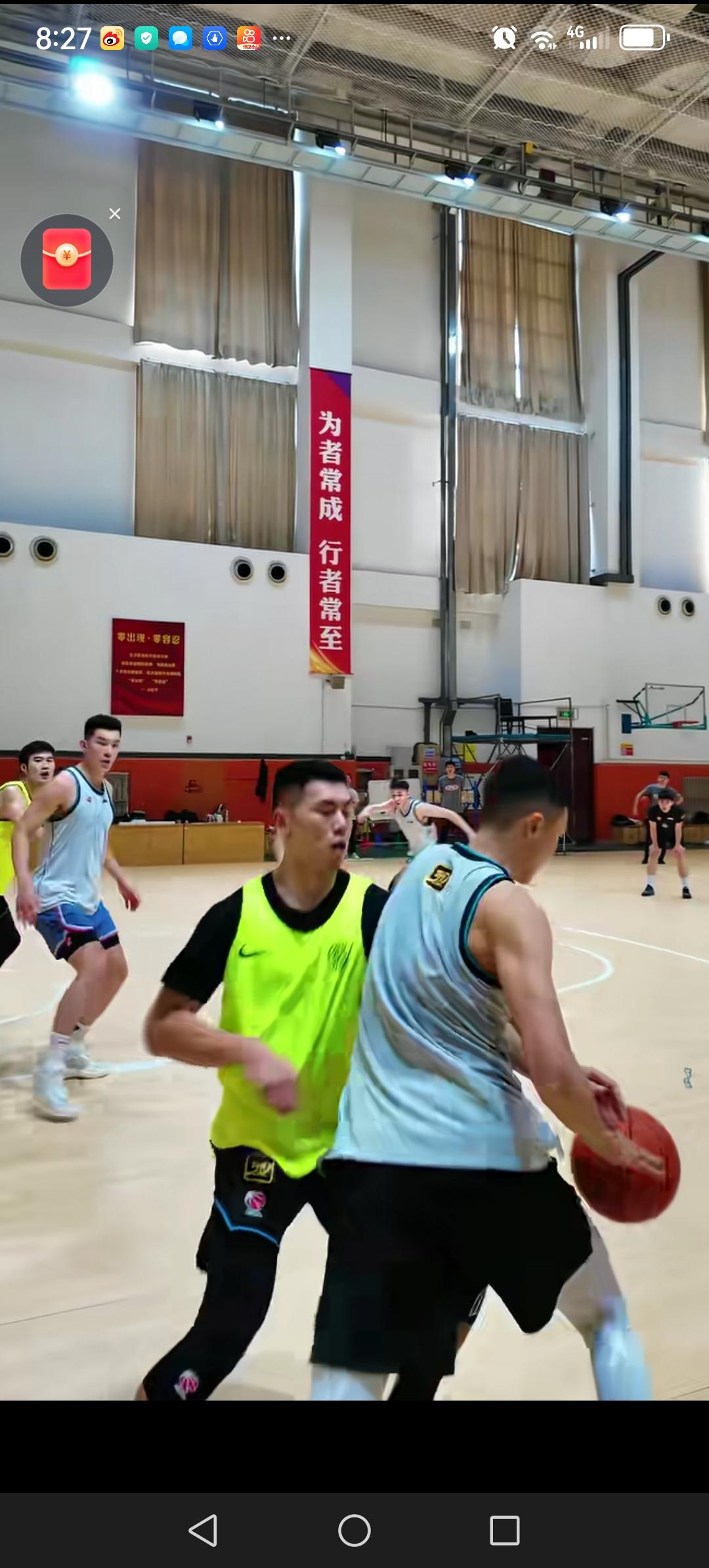 山东高速正在加紧备战迎接即将开始的CBA。但发现队中没有一个像样的中锋，只有一个