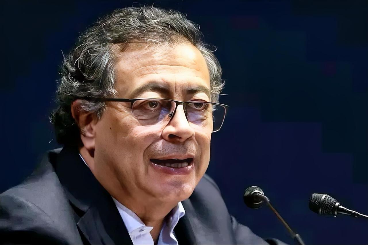 撤得好！哥伦比亚总统佩特罗撤换多名“吃里扒外”的驻华使馆外交官。

驻外使节，本