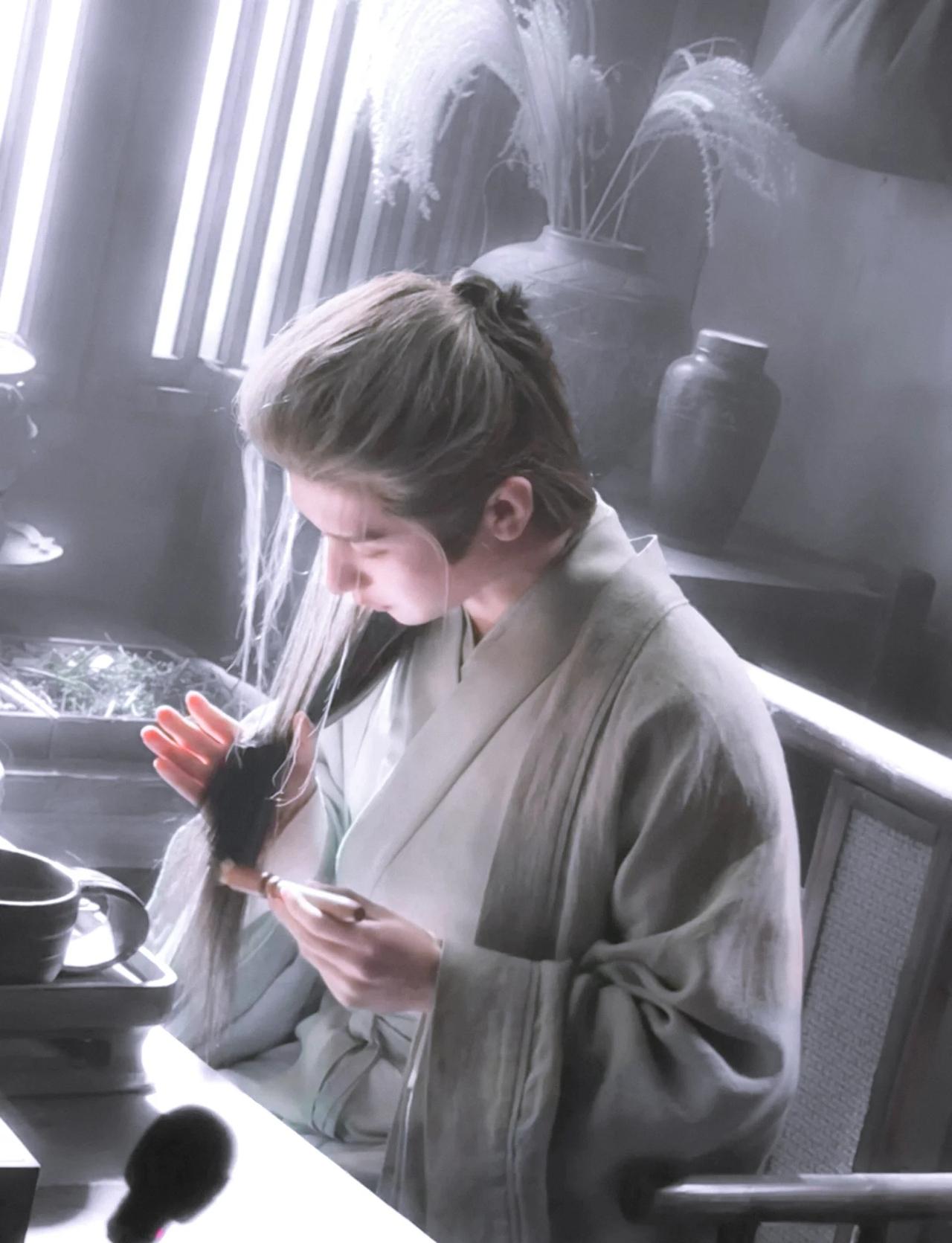 太漂亮了我们小淮🥺
仙袂乍飘兮，闻麝兰之馥郁
成毅 长安二十四计