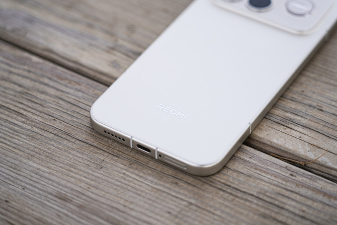 REDMI曝评估7英寸大直屏+万级大电池新机,或成史上最大屏幕REDMI