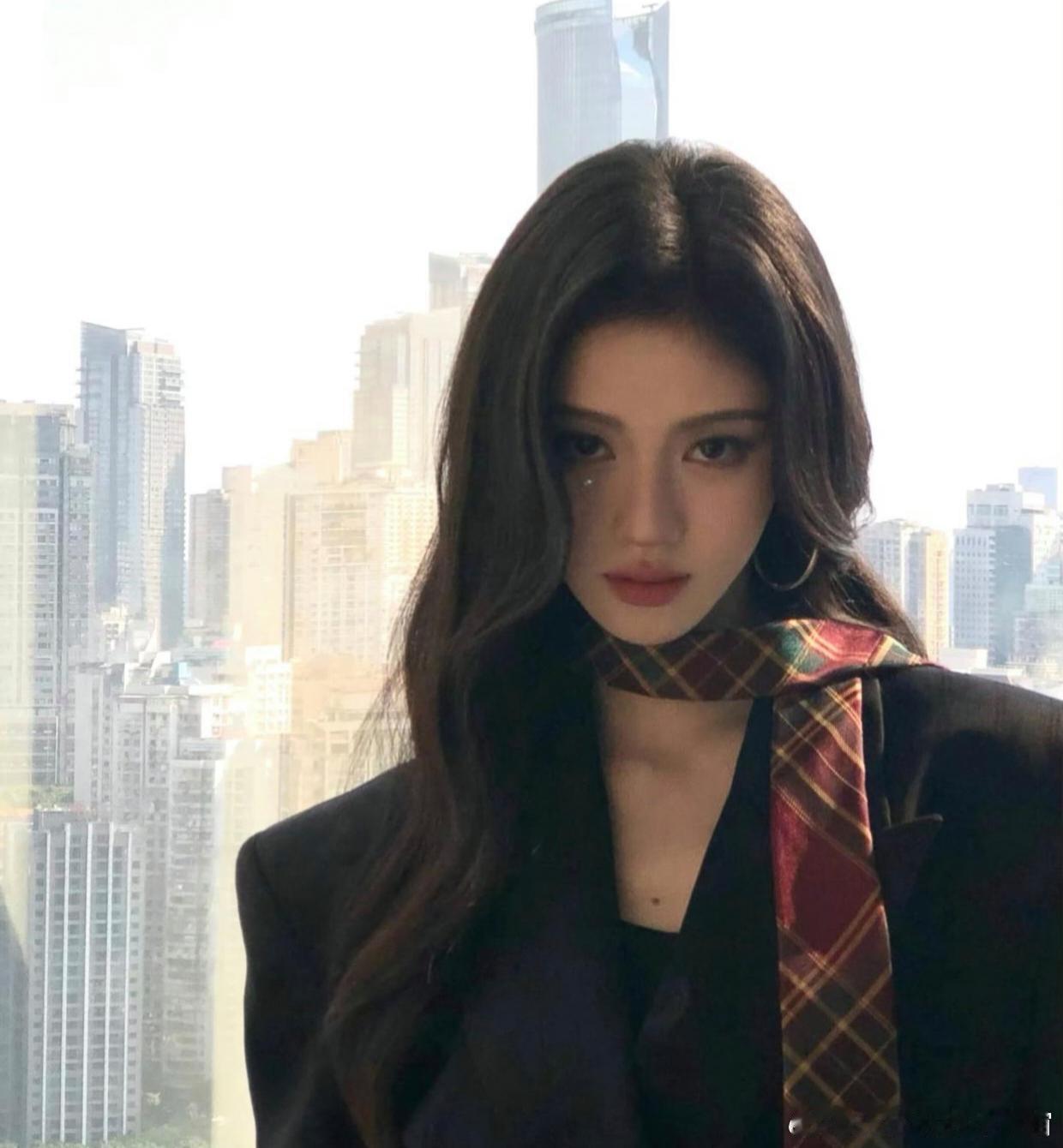 1. 张韶涵早年把赚来的钱都交给母亲保管，没想到自己生病急需用钱时，母亲却一分钱