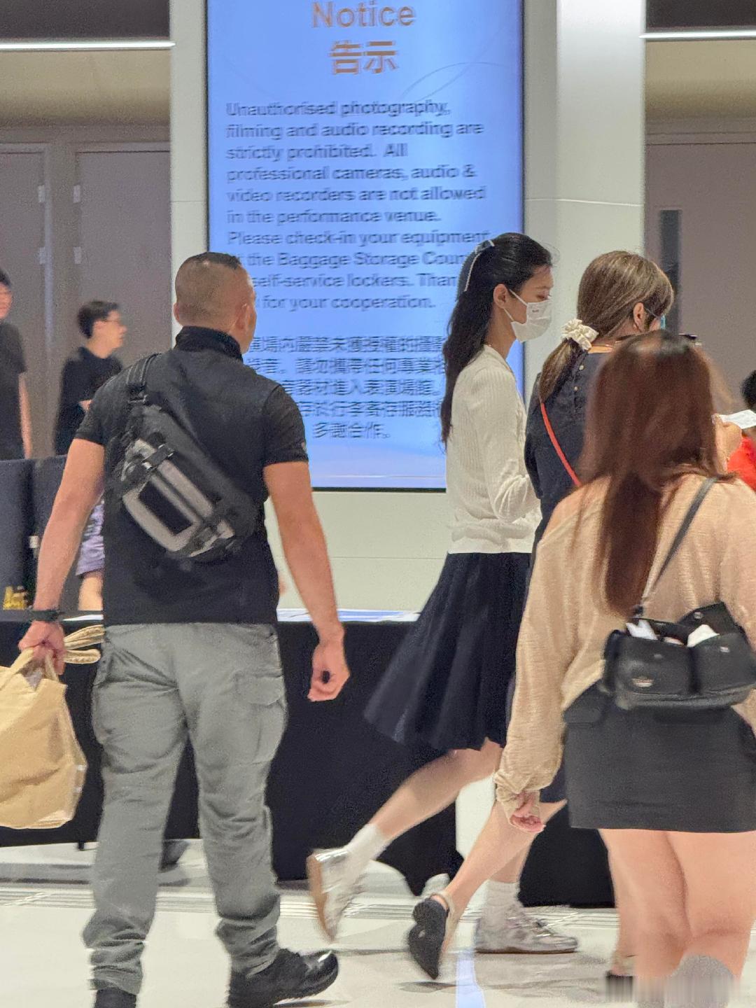 偶遇奚梦瑶看EXO演唱会奚梦瑶来看EXO演唱会了偶遇奚梦瑶看EXO演唱会，原来我