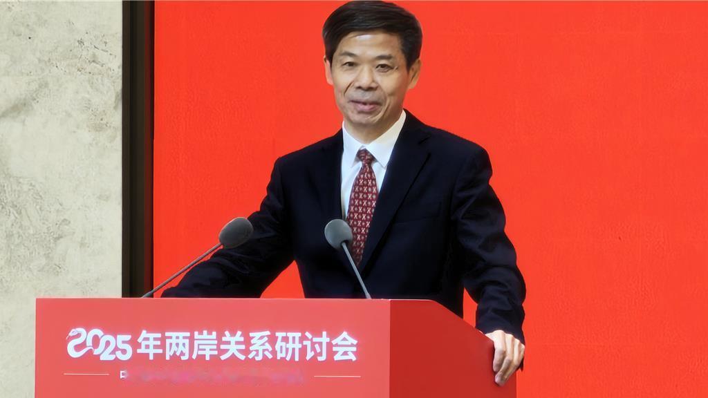 在出席2025年两岸关系研讨会时，仇開明发表观点称：大陆具备坚实底气与能力，足以