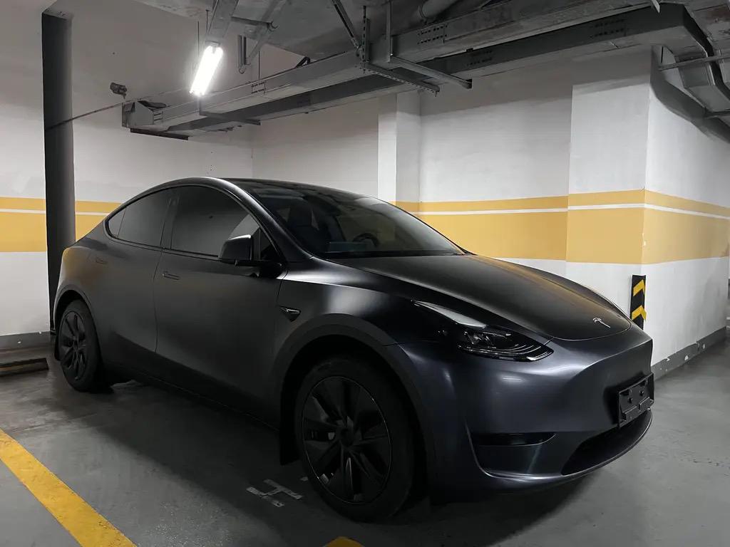 去年6月，我入手了特斯拉Model Y 2024款554公里后轮驱动版，当时满心