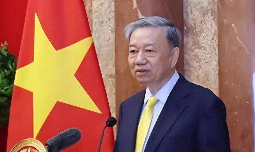 苏林没想到，越南刚表态站队特朗普，美国就为中国开了两扇门。9月21日，越南领导人