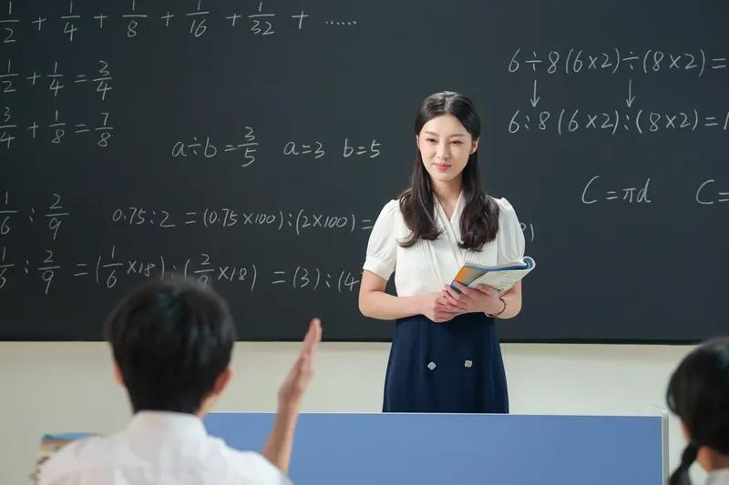 不再“牺牲教师换和谐”，为老师“敢管”撑腰 ｜ 新京报快评

济南教育局近日明确