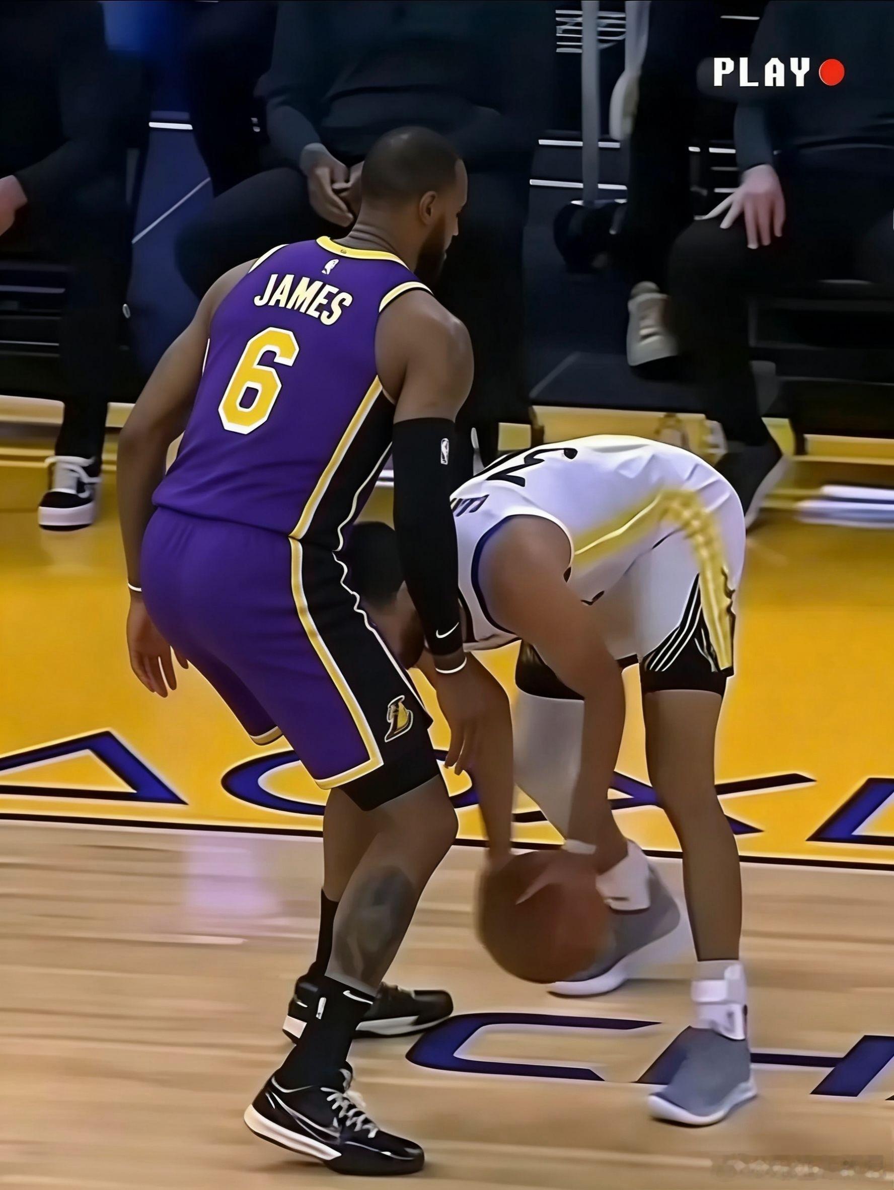 库里鸽鸽这是干啥呢？？？