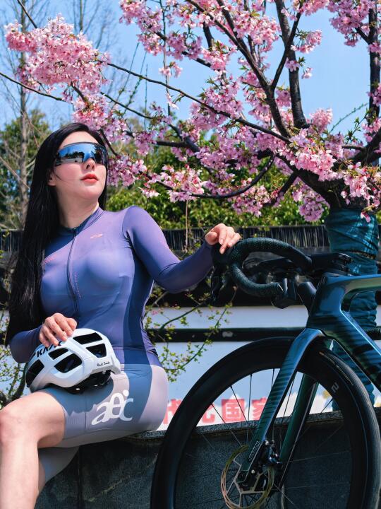 高能量女孩 自由追风去🚴