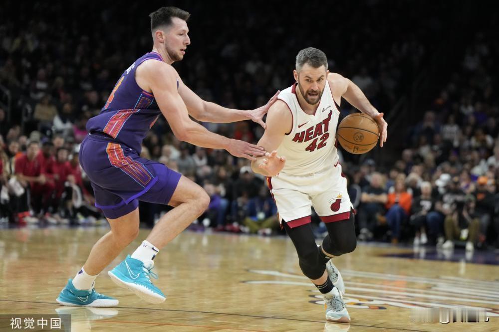 [NBA]布克20+10比尔25+8+9 太阳力克热火
北京时间1月6日，NBA