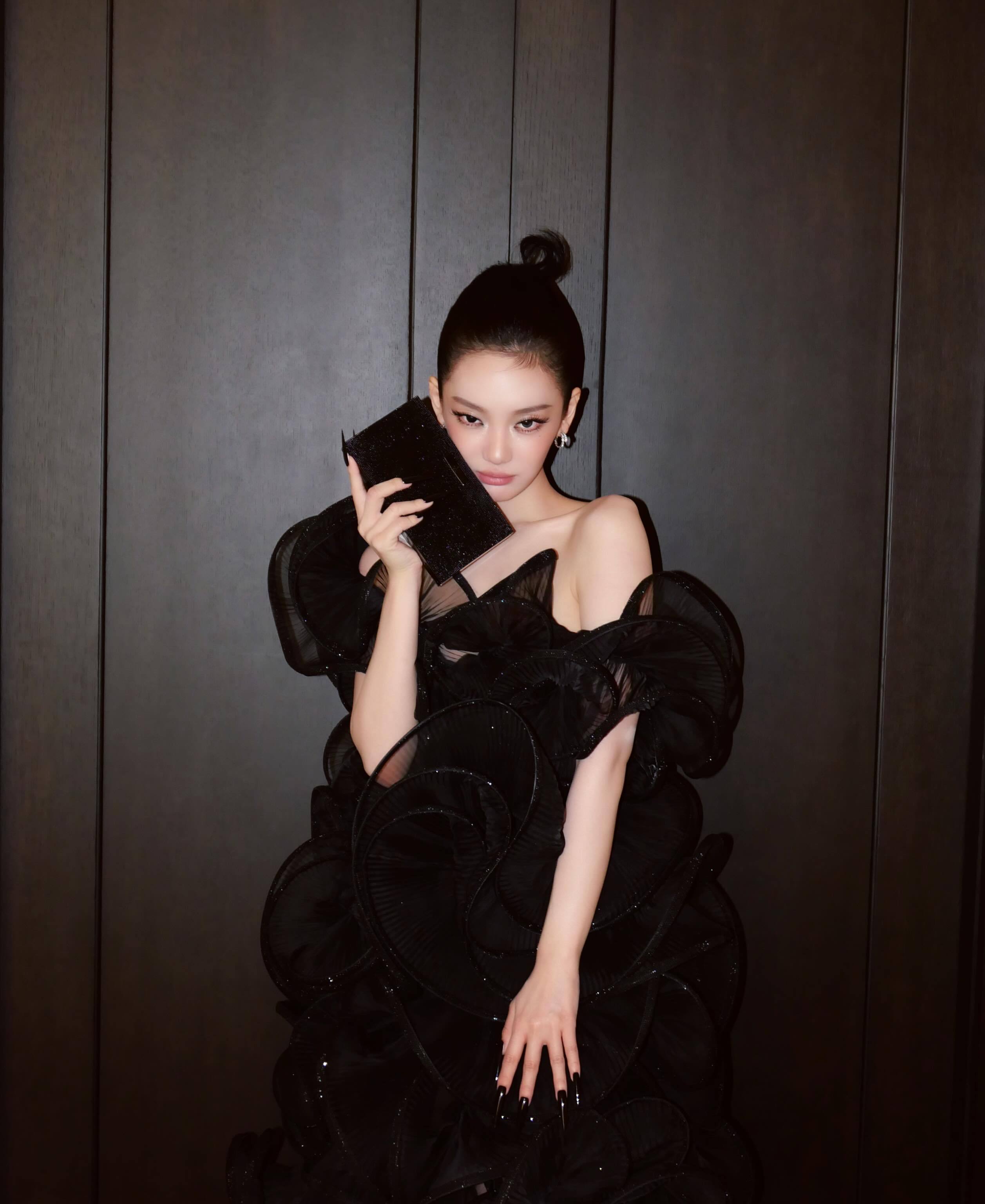 宁艺卓  metgala红毯