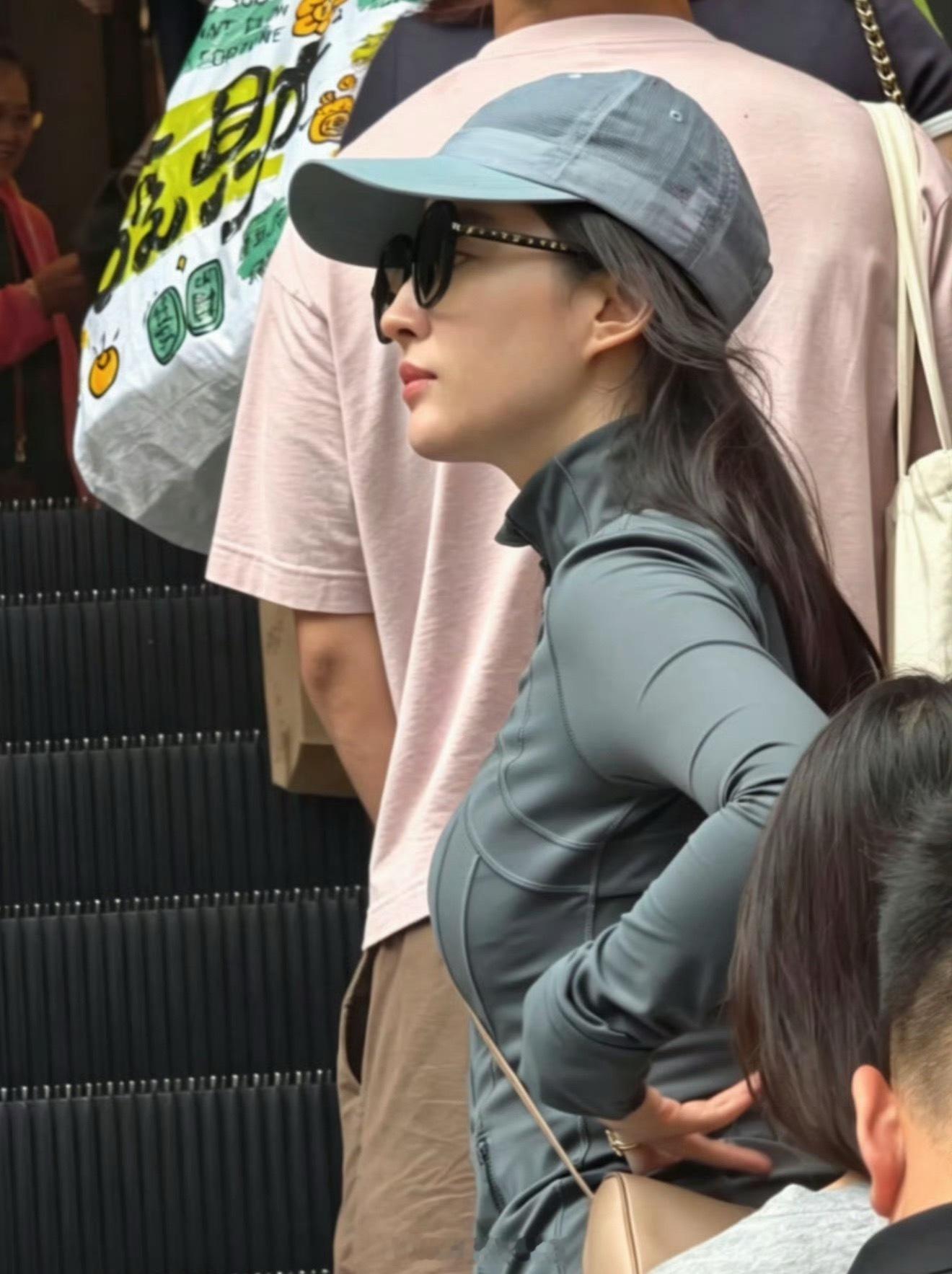 怎么感觉胖胖的我线下看很上镜啊天塌下来有刘亦菲的鼻子顶着
