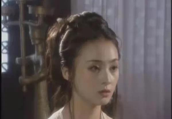 吴国刚灭那一刻，场面特别紧张。勾践盯着西施，范蠡问处置办法，王后雅鱼直接发火说她