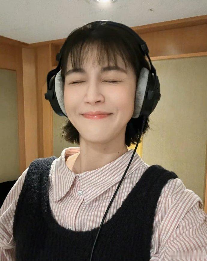 曾沛慈曾沛慈怎么去哪儿都那么冷啊乘风2026 清冷赶路日常搭配暖心小细节，温柔瞬