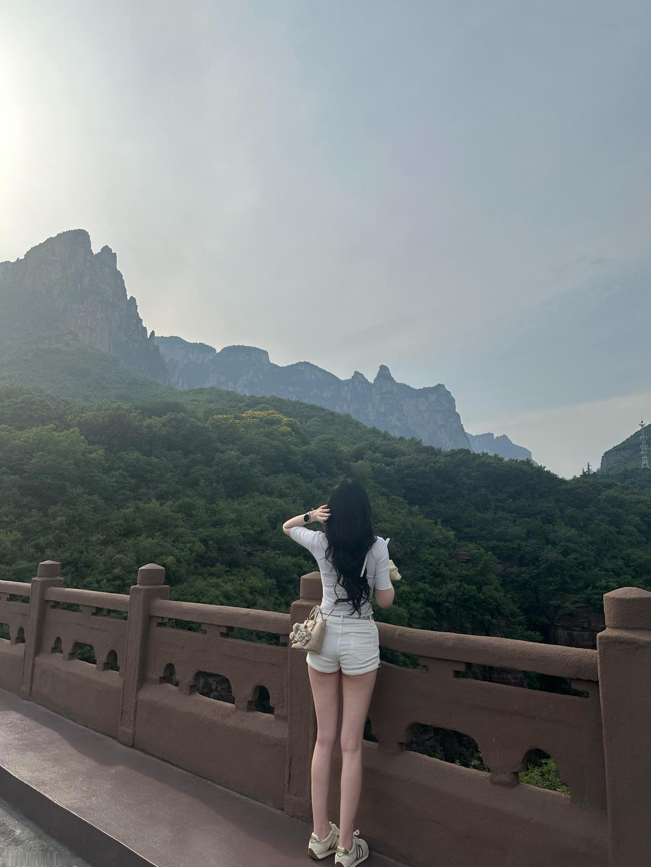 我想把自己，
活成一颗辣椒。

不喜欢的人，
尝一口就辣得跳脚；
喜欢我的人，
