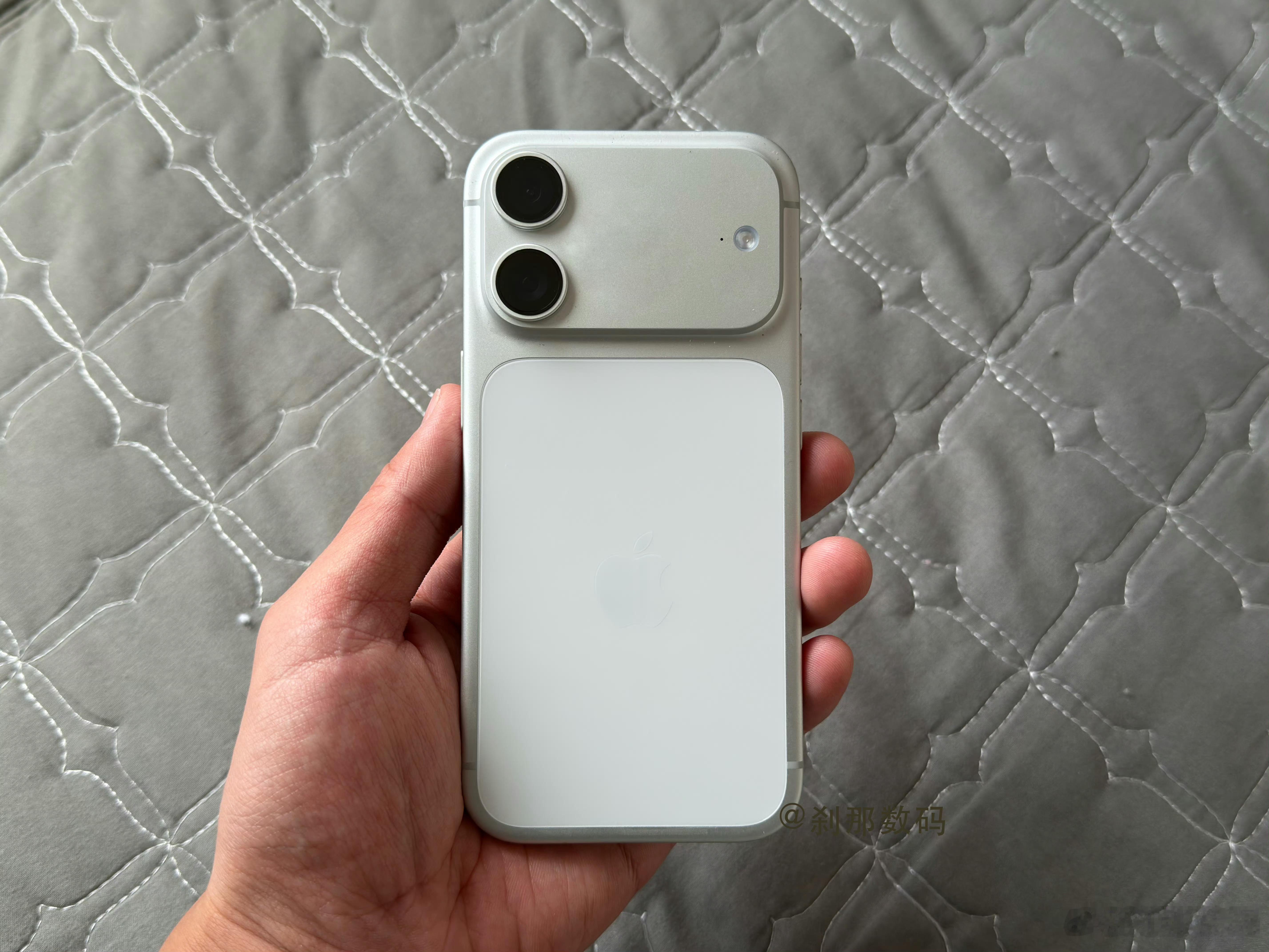 iPhone18标准版神似17Pro 还不如我 p 的这张