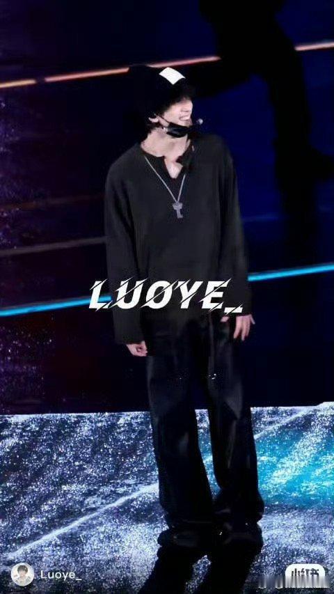 严浩翔跨年晚会私服彩排  严浩翔跨年晚会彩排路透   谁的老公那么帅啊，嘿嘿[可