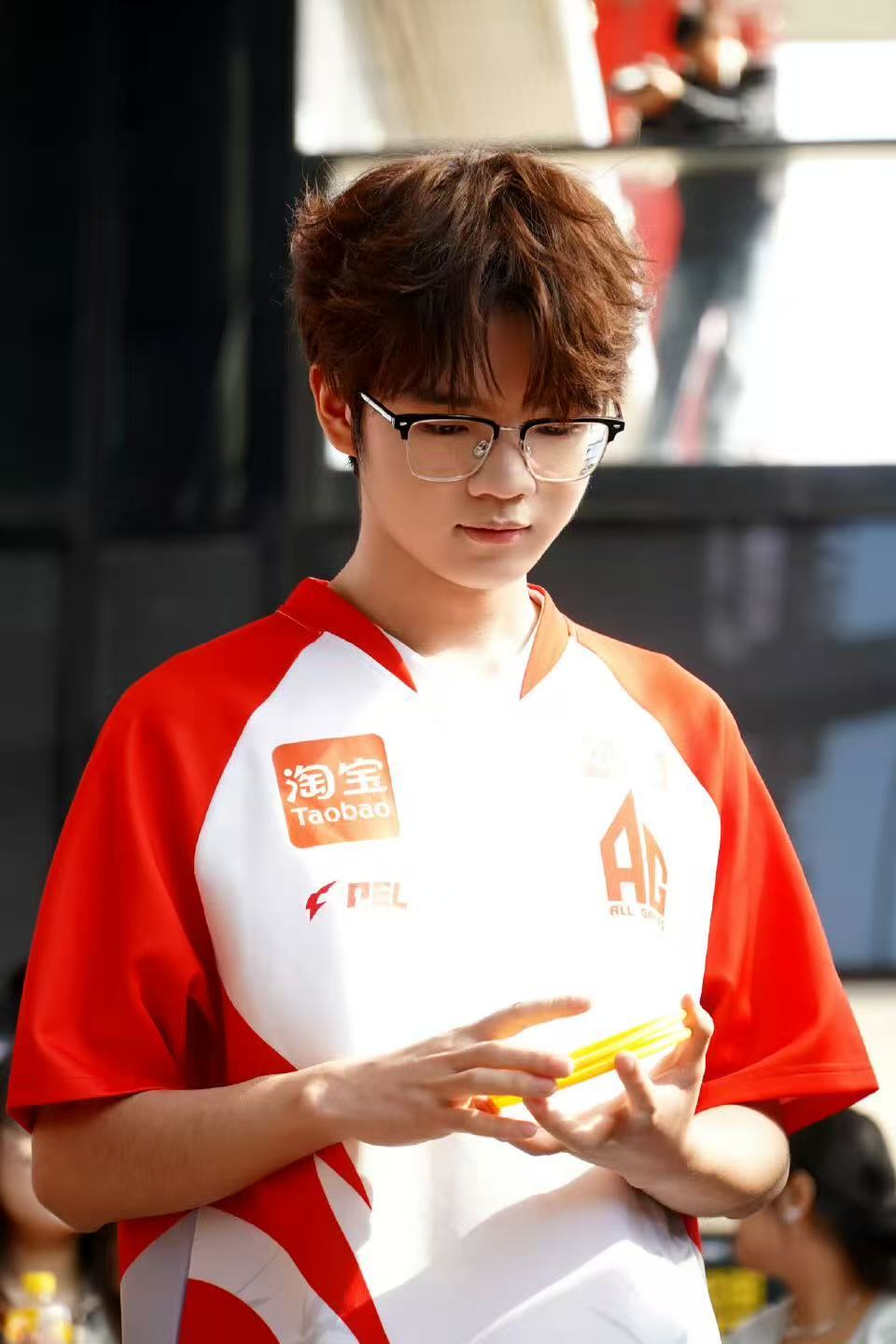 AG花花FMVP一路突围，强势登顶！花花在PEL春决掌控全场节奏，操作拉满统治对