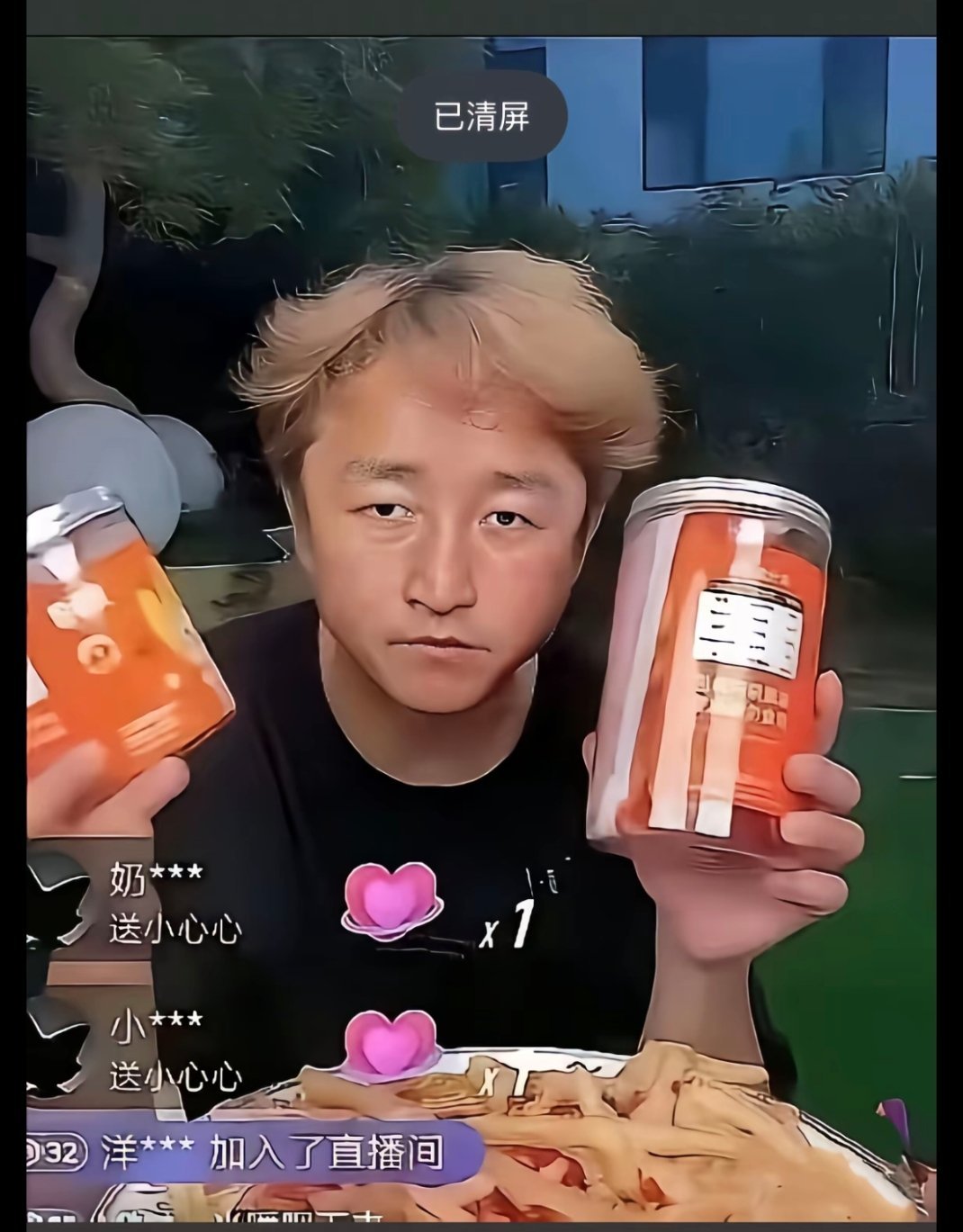 这看着挺憔悴的。