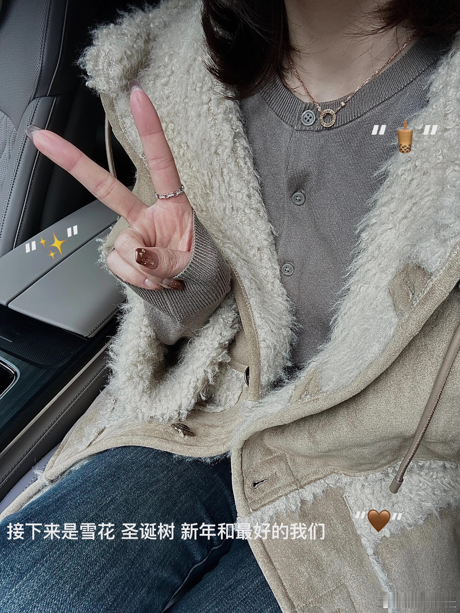 以前周一上班vs现在周一上班以前上班：周一上班，如坐针毡现在上班：开会摸鱼，心旷