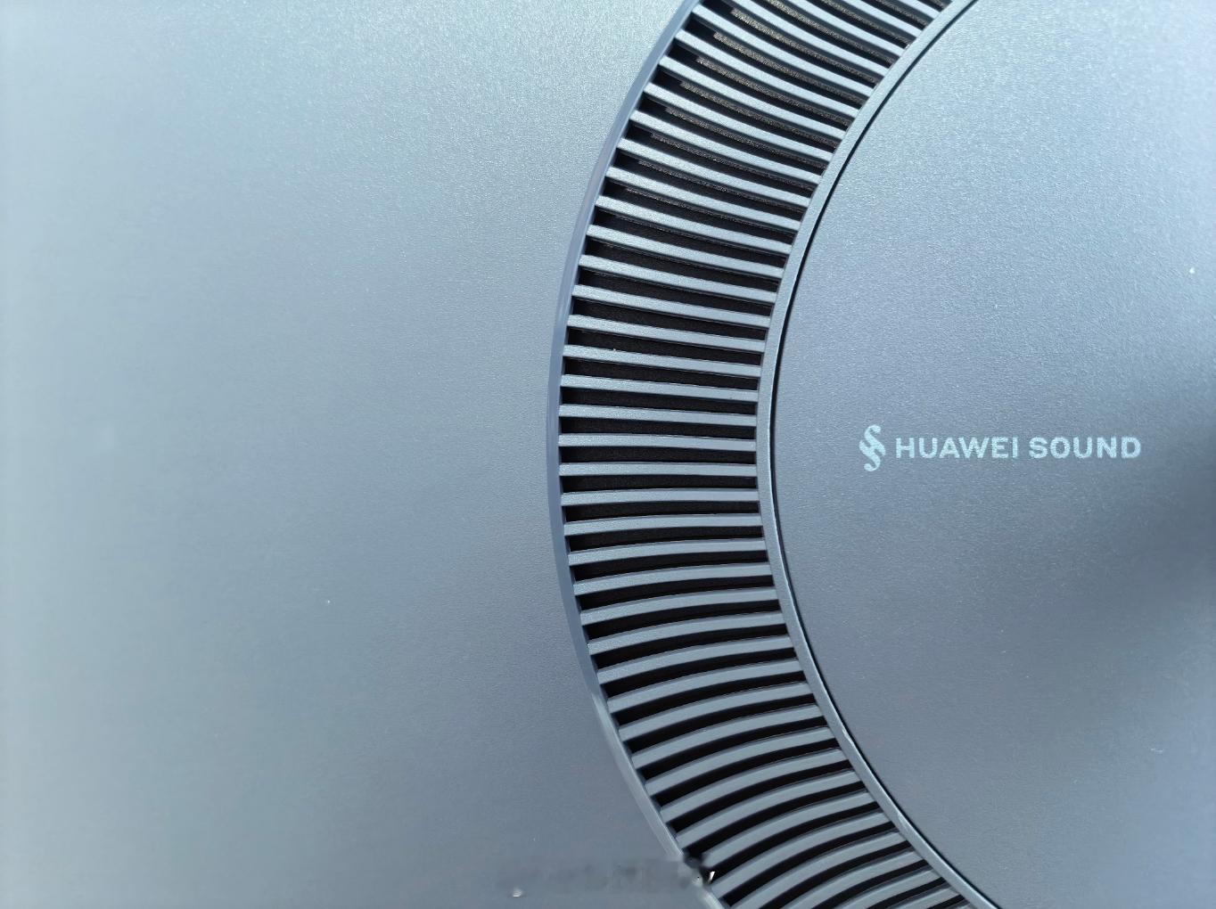 华为显示器系列产品来了，27寸护眼云晰柔光屏，抗眩光，防反光好评。华为MateV