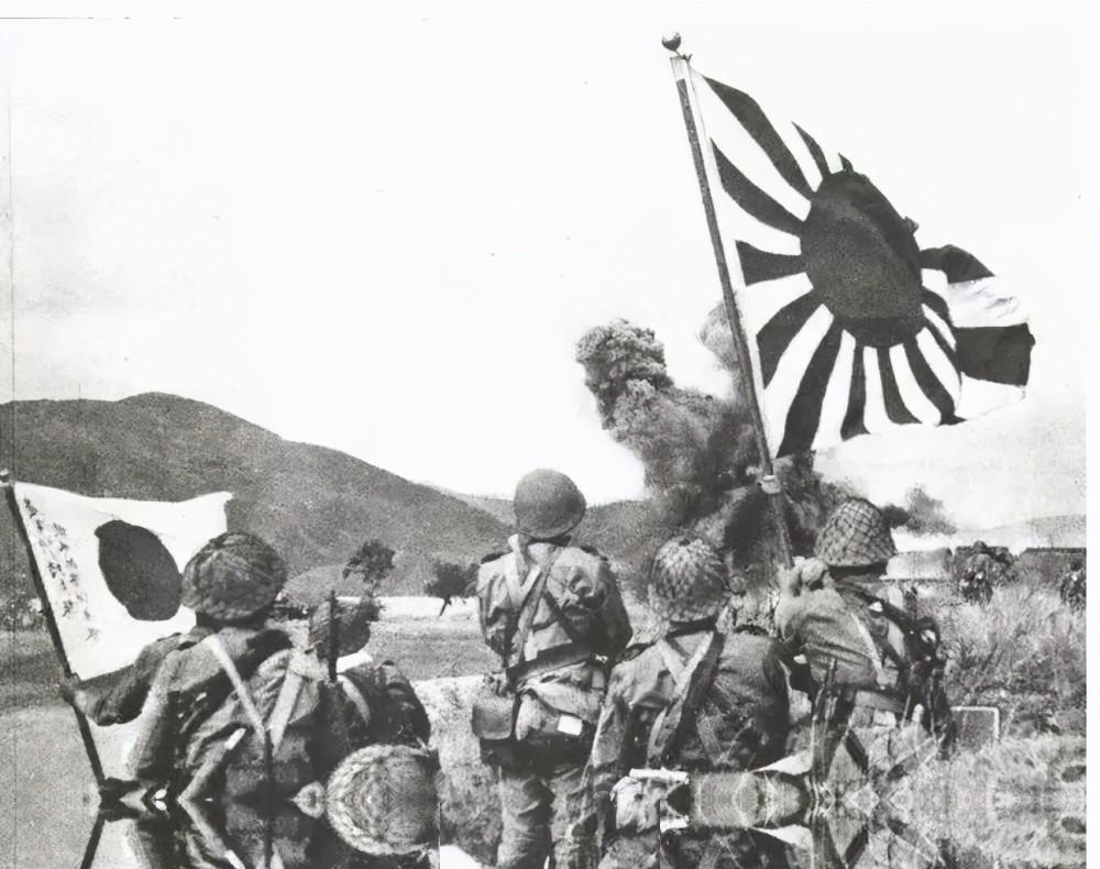 日军引以为傲的拼刺刀战术，遇到 美军 为何就不灵了？不是日本兵不够狠，是他们根本