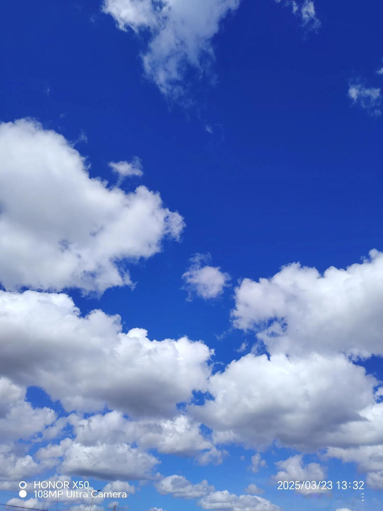 晒出几张清澈的蓝天照片