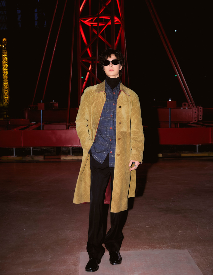 王一博灵动感 王一博领略自然色彩与丰富肌理的设计之美 王一博灵动感，跟着王一博领