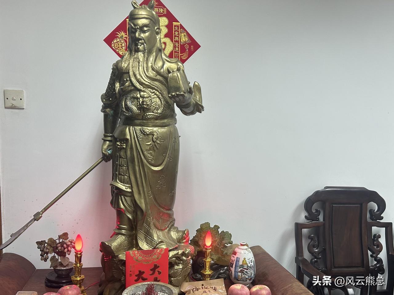 散户需谨记：“有钱买券商，没钱买券商，新手也买券商”。保持五成仓位，在股价处于低