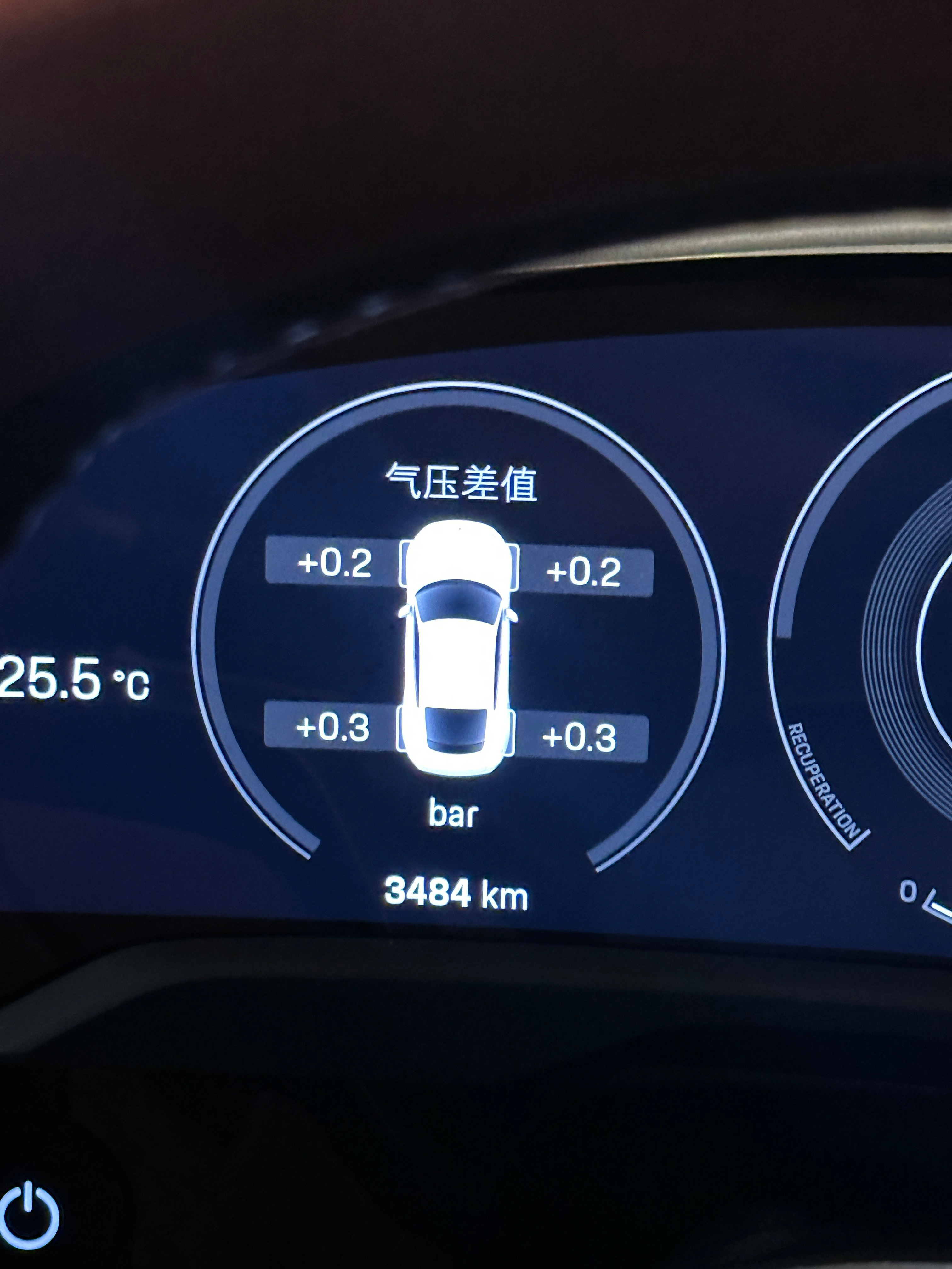 🚗买了快到一年，总共就开了3000多公里，每次一洗完还有一股新车味儿，等到下次