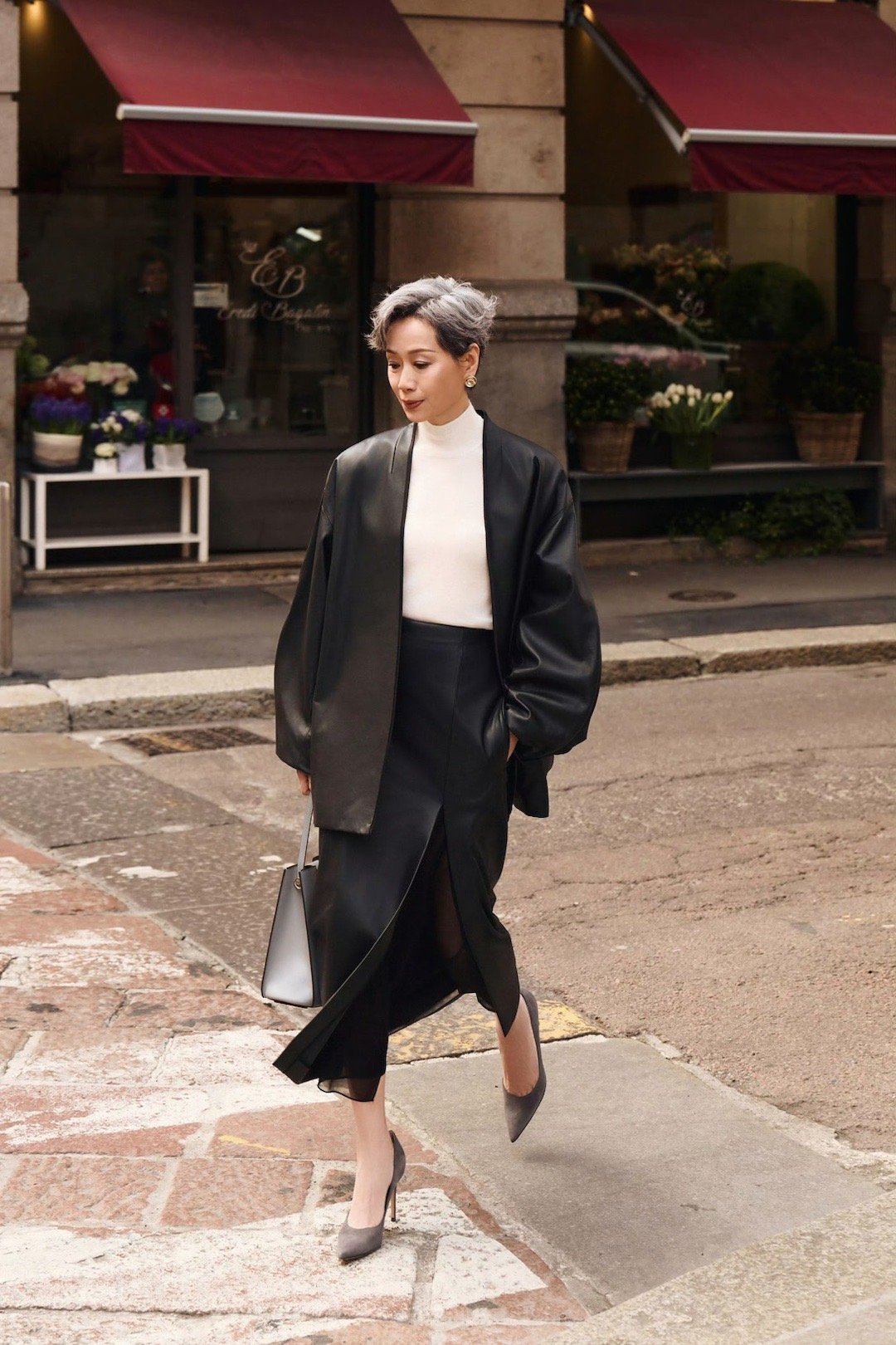 叶童63岁生日大片 叶童63岁生日大片释出，尽显从容优雅