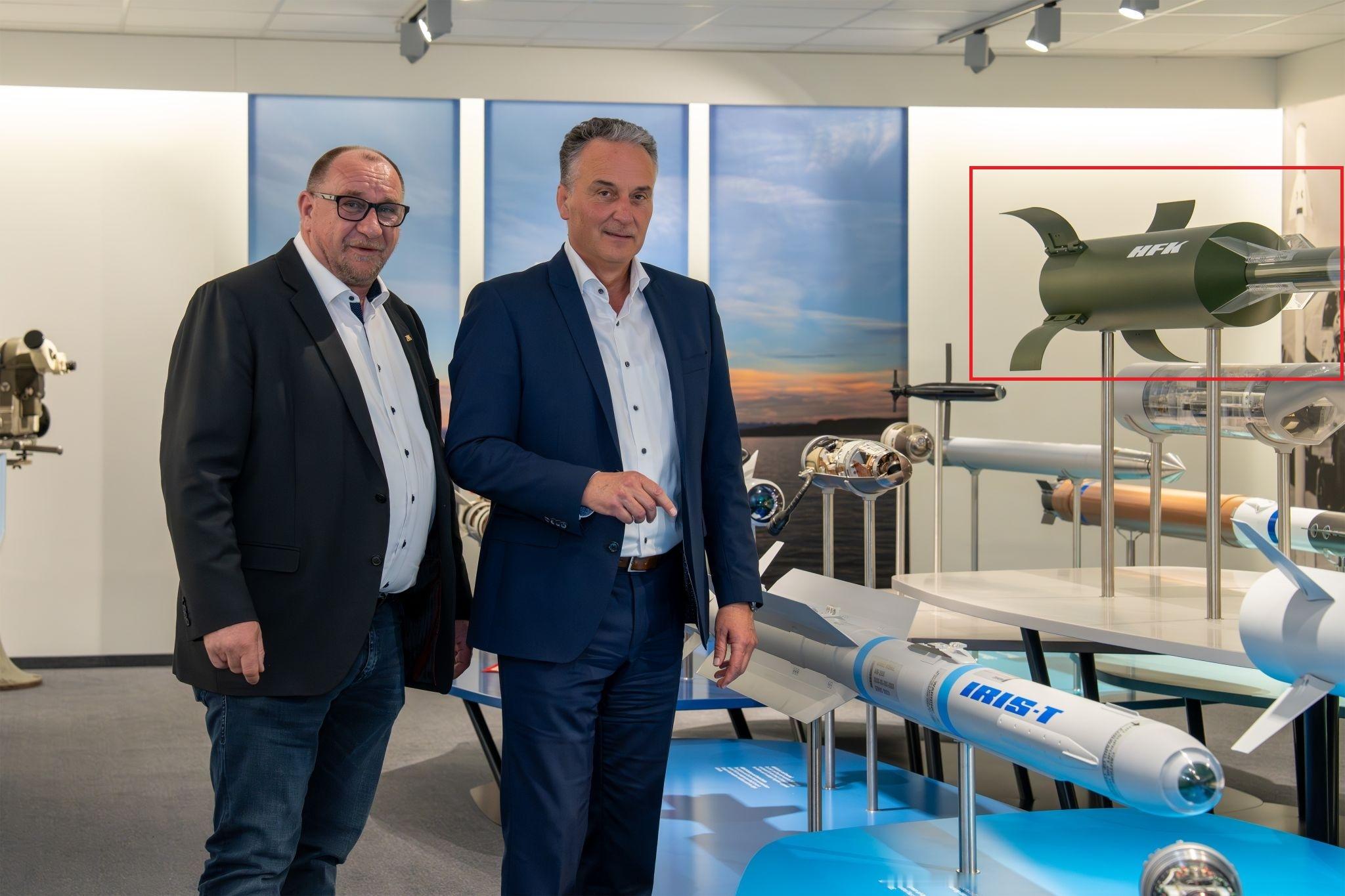 烽火问鼎计划 每天认识一件兵器 在🇩🇪Diehl Defence公司的CEO