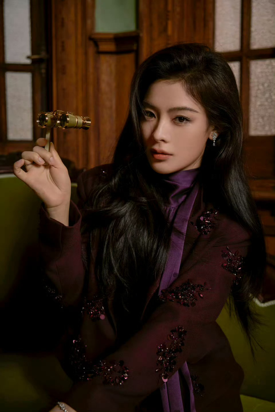 陈丽君 今晚时尚芭莎艺术大赏红毯造型，一身国牌EP YAYING 2025秋冬系